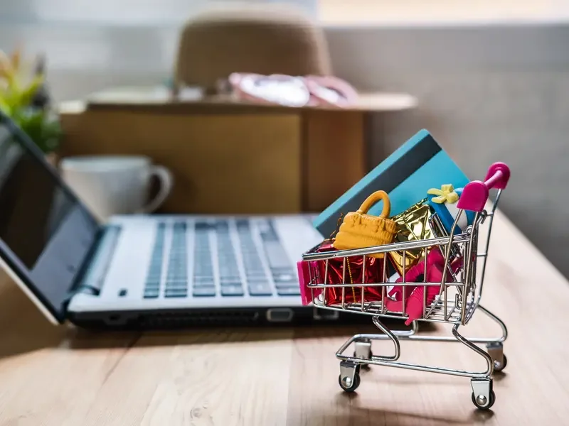 E-commerce mobile app preview