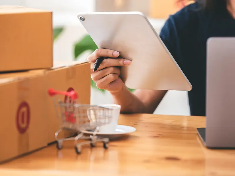 E-commerce mobile app preview