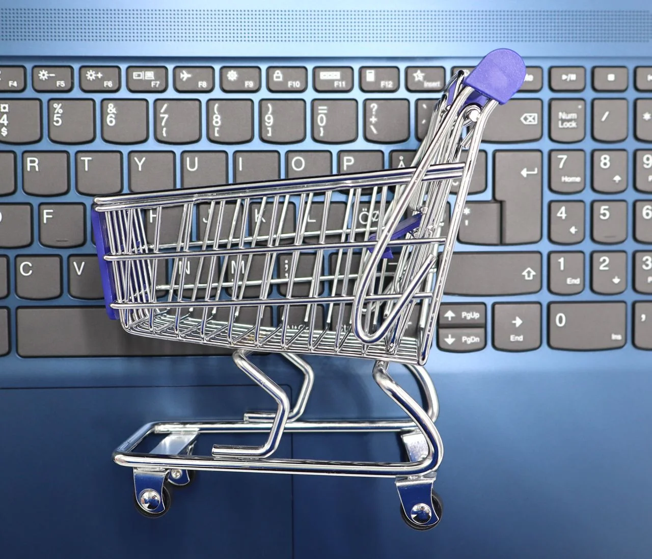 E-commerce mobile app preview